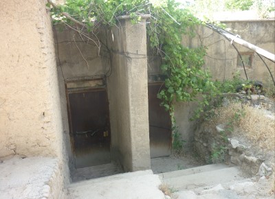 ورودي حمام نوده چناران -چپ مردانه راست زنانه